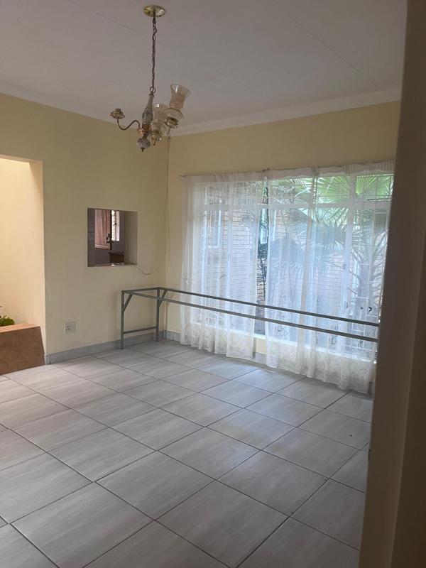 To Let 4 Bedroom Property for Rent in Riviera Park North West